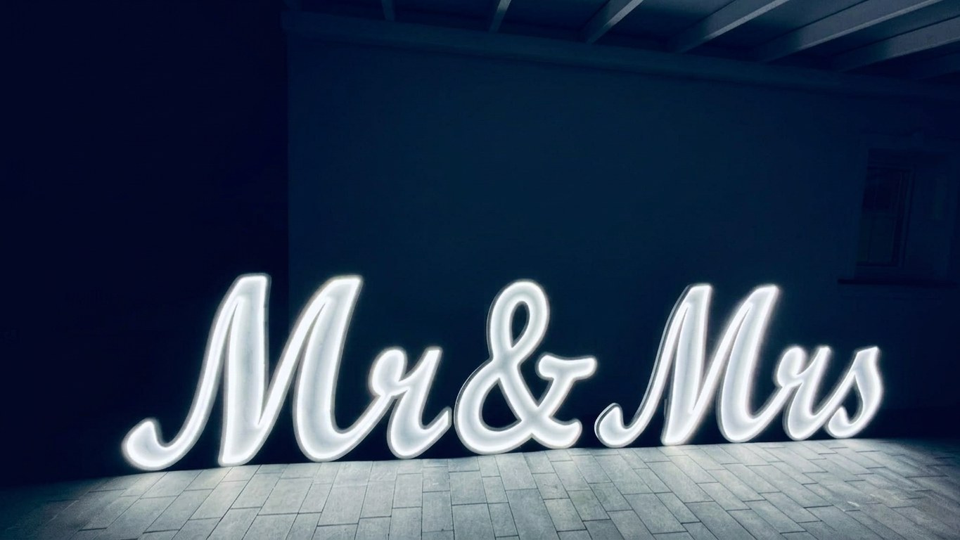 Napis stojący LED Mr & Mrs – wesele Rzeszów